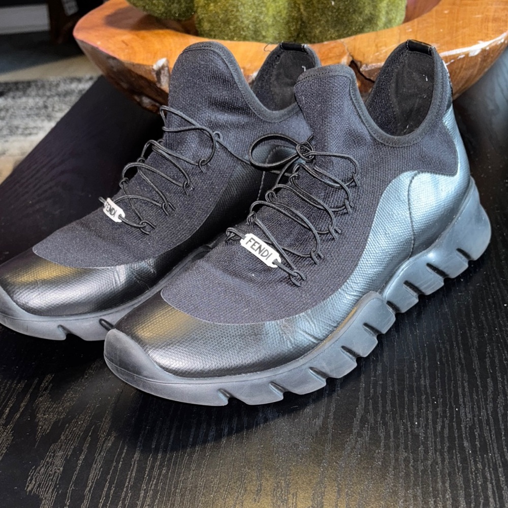 Fendi Black Sneakers Modern Athletic Design